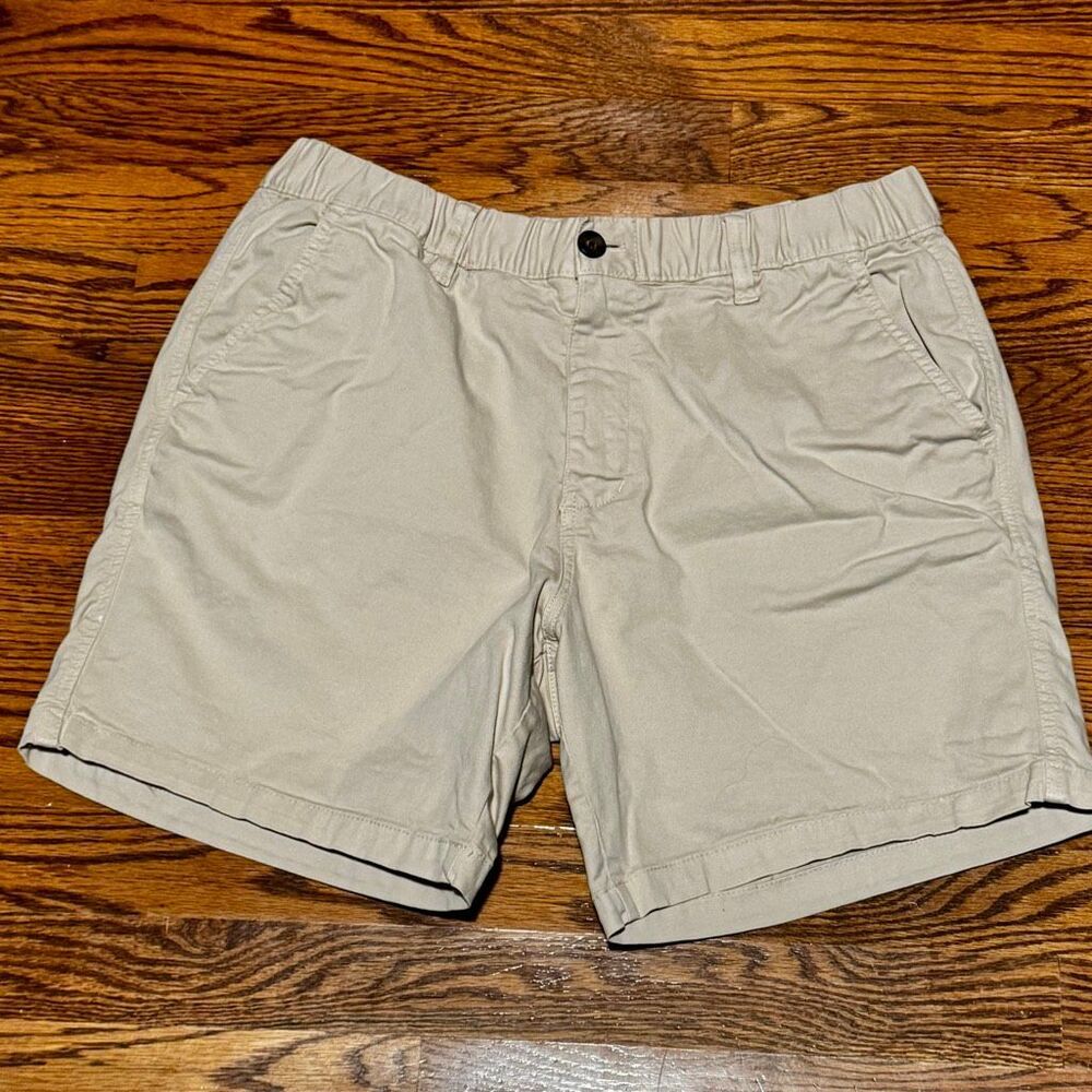 Bear Bottom 7” Short. Light Khaki. Size Large.